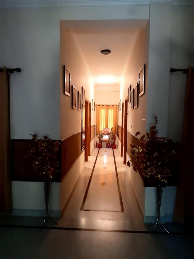 Отель Bhambri Expo House Дели Экстерьер фото