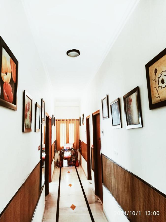 Отель Bhambri Expo House Дели Экстерьер фото